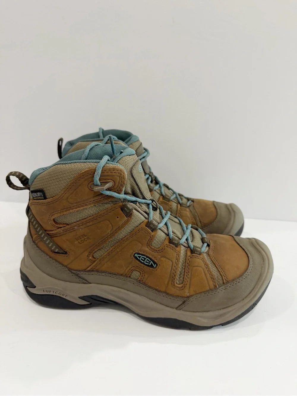 KEEN women's Circadia Mid Waterproof hiking boots